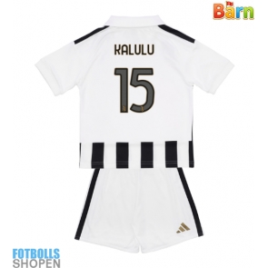 Billiga Juventus Pierre Kalulu #15 Hemmatröja Barn 2026-27 Kortärmad (+ Korta byxor)